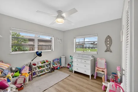 9820 Daisy Avenue Palm Beach Gardens FL 33410