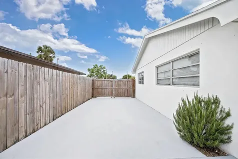 9820 Daisy Avenue Palm Beach Gardens FL 33410