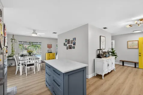 9820 Daisy Avenue Palm Beach Gardens FL 33410