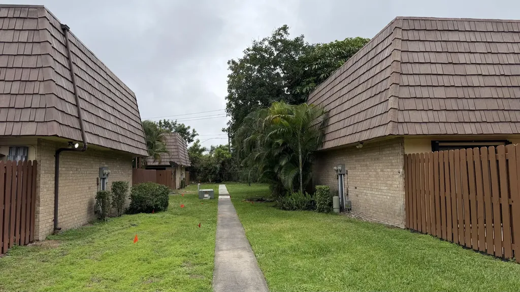 882 Springdale Circle Palm Springs FL 33461