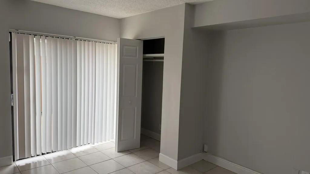 882 Springdale Circle Palm Springs FL 33461