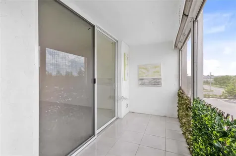 2841 Somerset Drive Lauderdale Lakes FL 33311