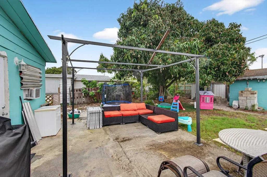 1071 Peak Road Lake Worth FL 33462