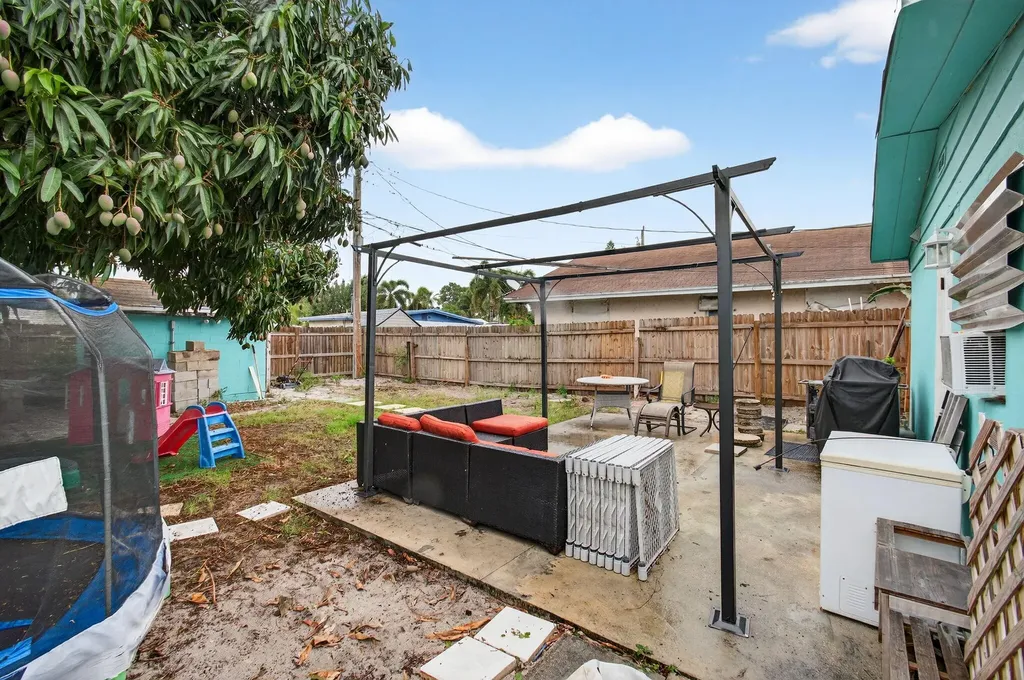 1071 Peak Road Lake Worth FL 33462