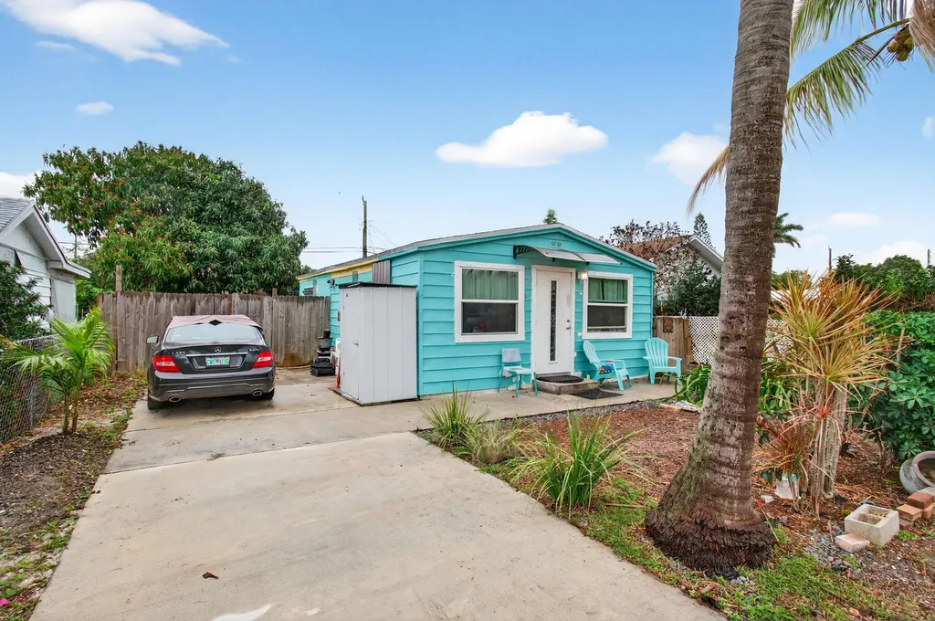 1071 Peak Road Lake Worth FL 33462