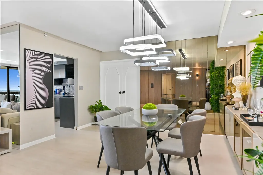 1900 Consulate Place West Palm Beach FL 33401