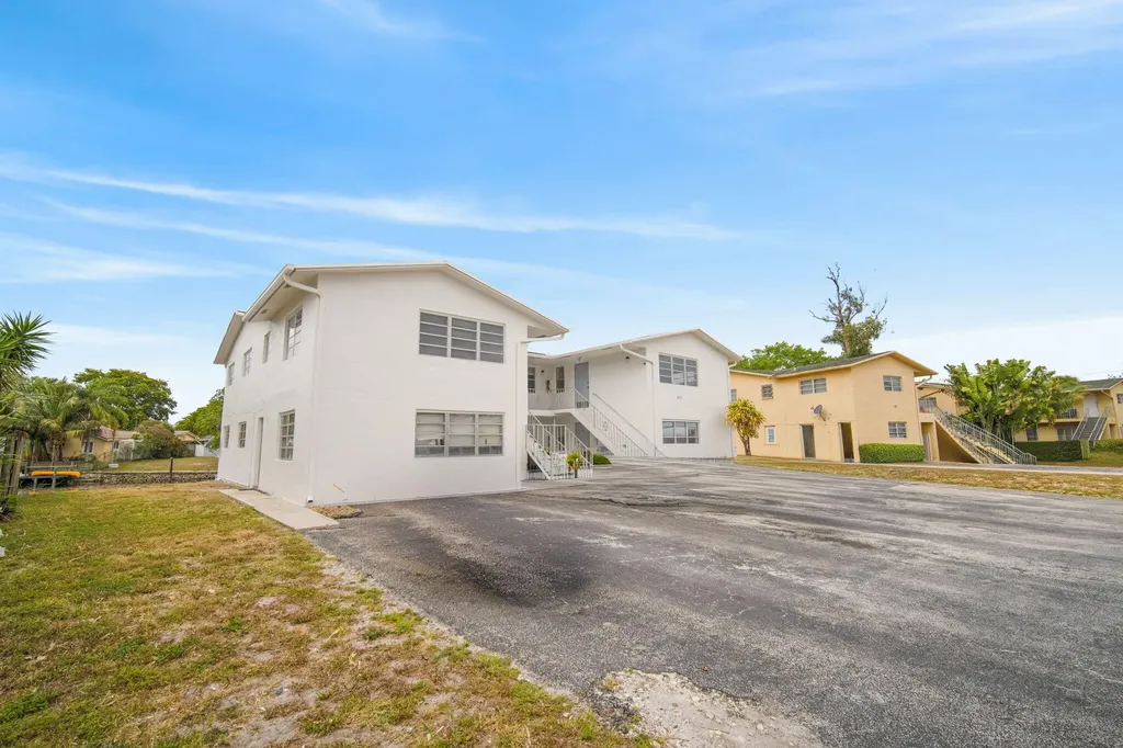 461 Sunshine Drive Coconut Creek FL