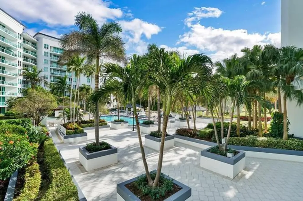 550 SE Mizner Boulevard Boca Raton FL 33432