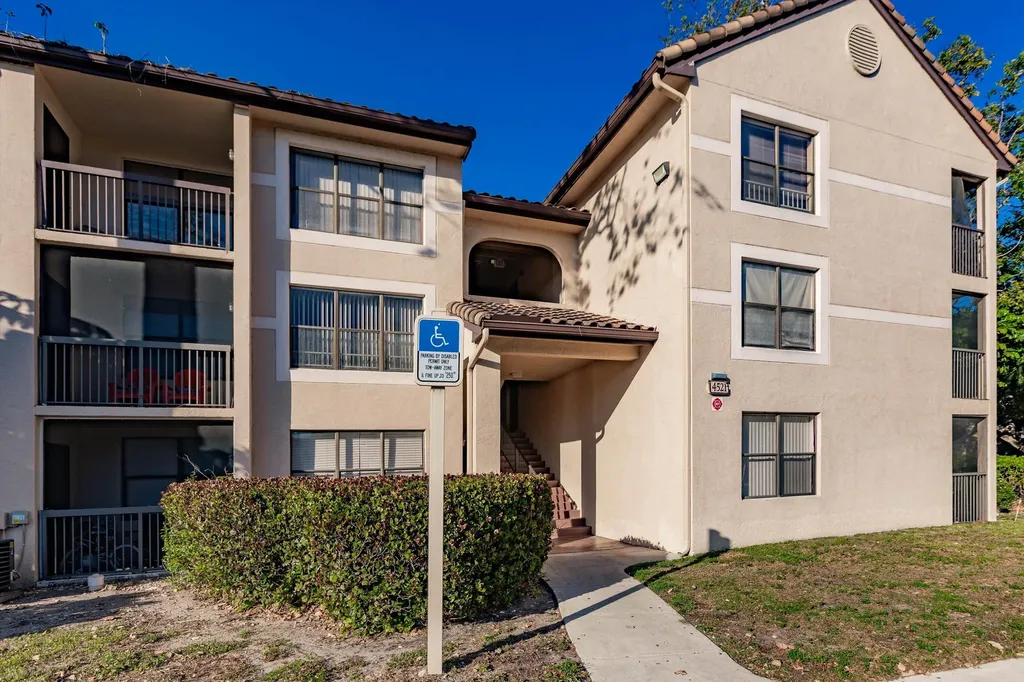 4521 W Mcnab Alley Pompano Beach FL 33069