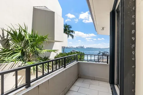 520 Brickell Key Drive Miami FL 33131