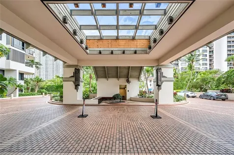 520 Brickell Key Drive Miami FL 33131