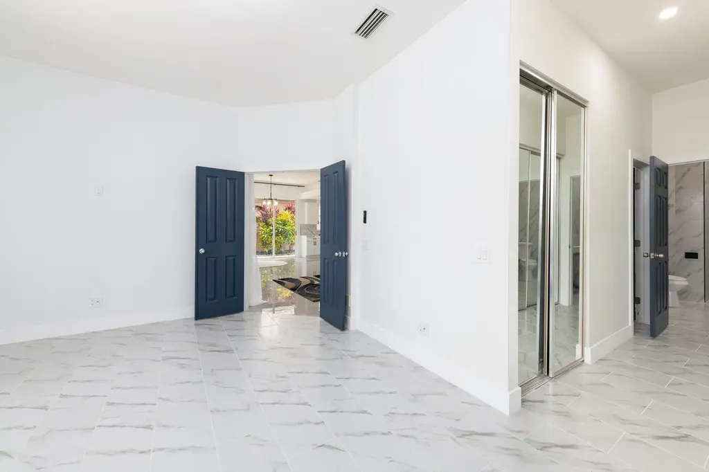 249 NW Bentley Circle Port St Lucie FL 34986