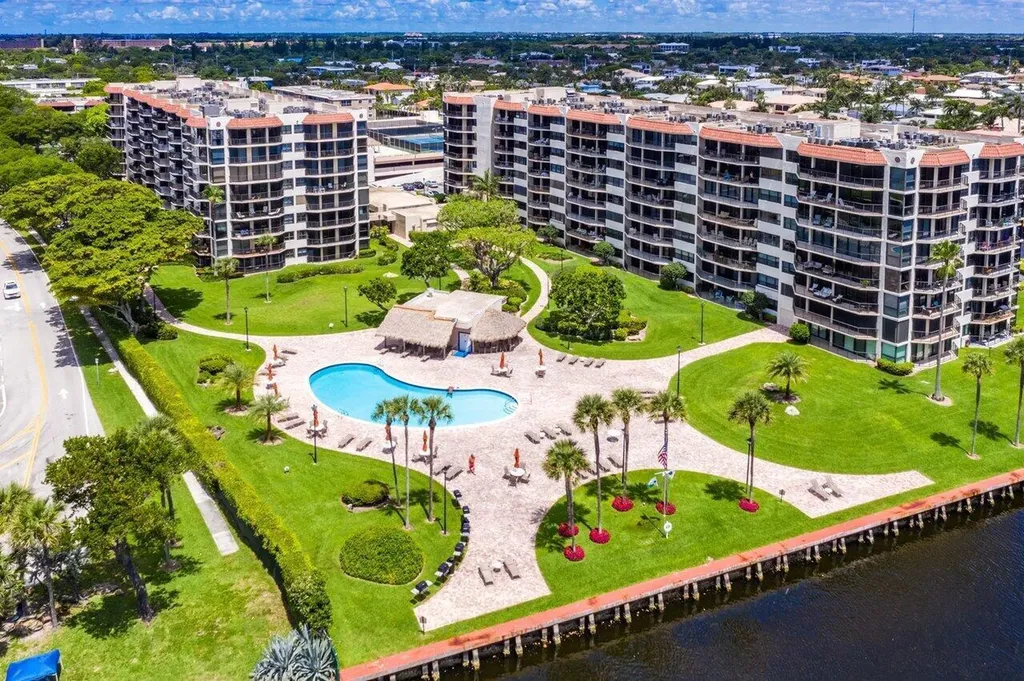 899 Jeffery Street Boca Raton FL 33487