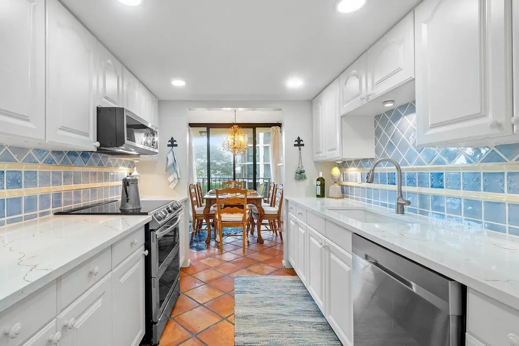 899 Jeffery Street Boca Raton FL 33487