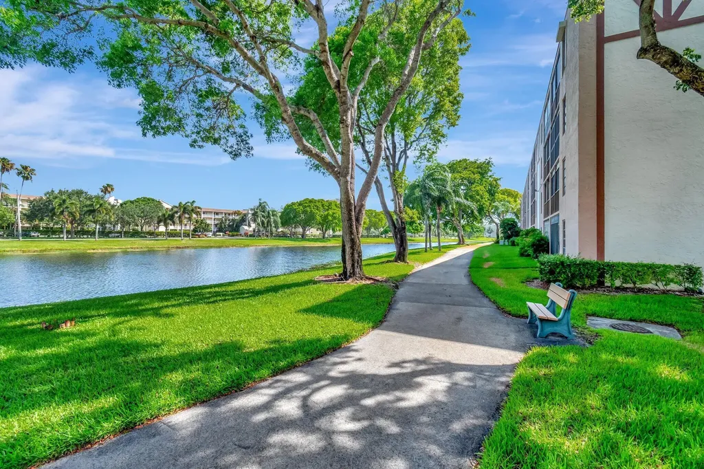 7280 Amberly Lane Delray Beach FL 33446