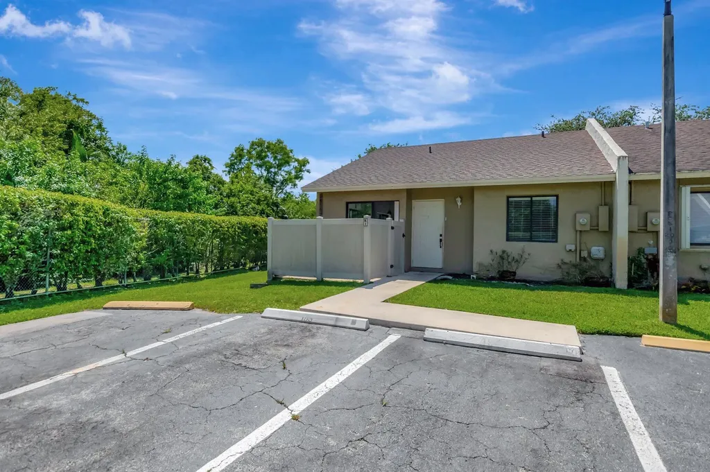 10323 W Boca Bend W Boca Raton FL 33428