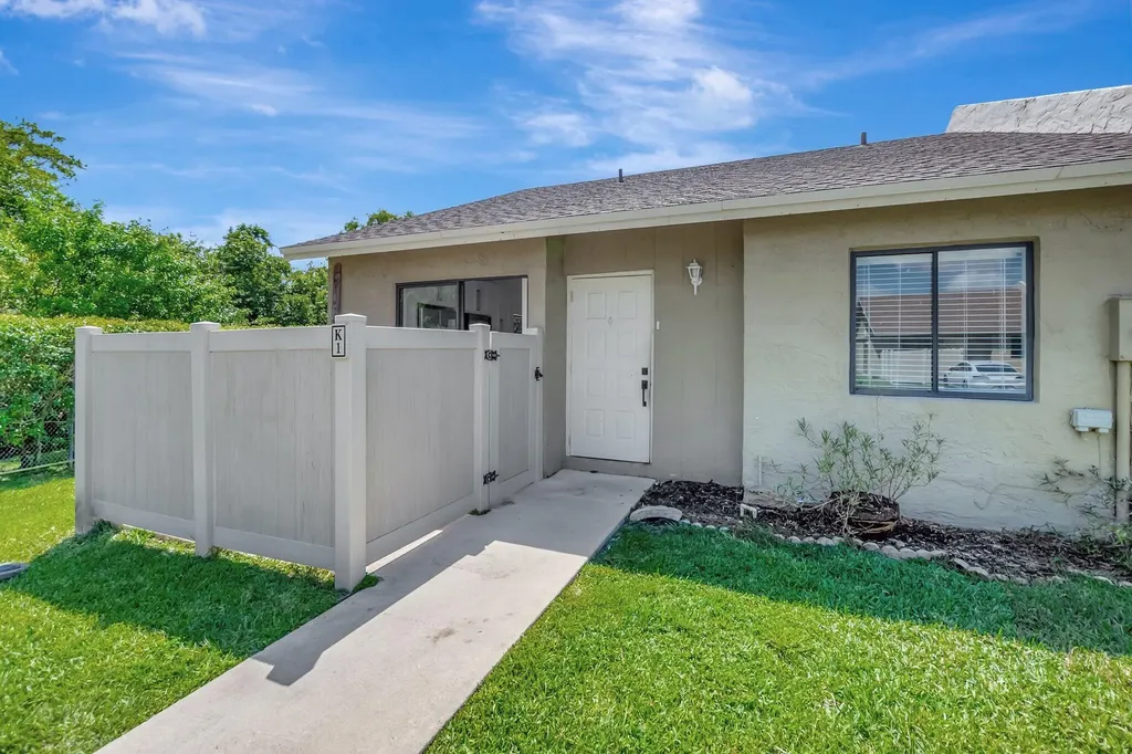 10323 W Boca Bend W Boca Raton FL 33428