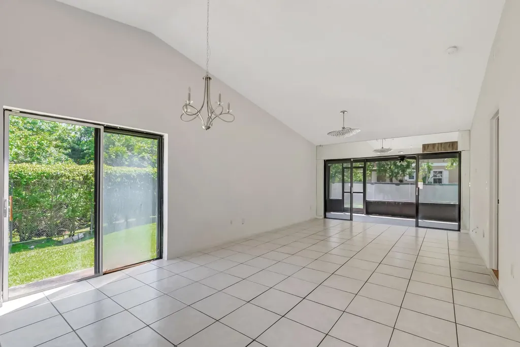 10323 W Boca Bend W Boca Raton FL 33428