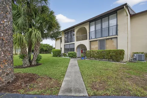 327 Pine Ridge Circle Greenacres FL 33463