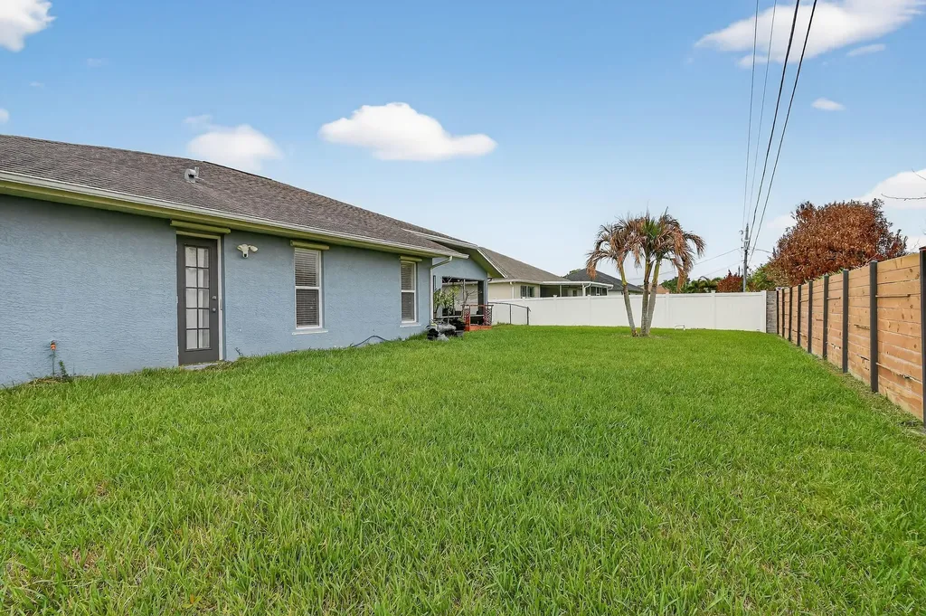 1887 SW Hilola Lane Port St Lucie FL 34953