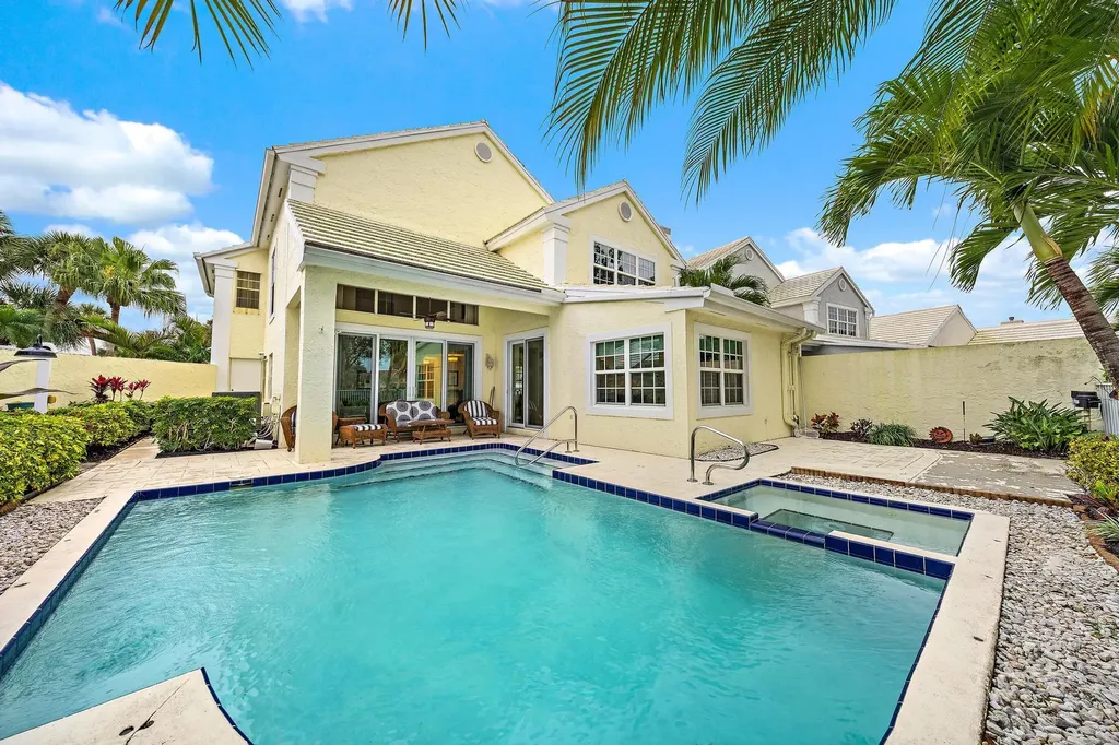 18 Windsor Lane Palm Beach Gardens FL 33418