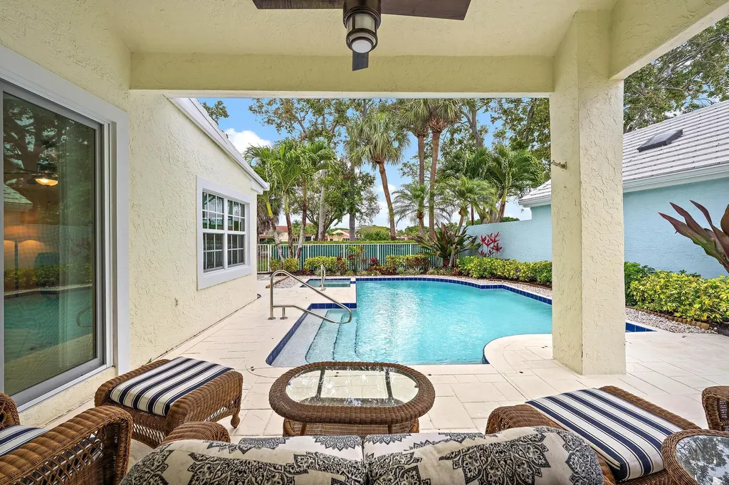 18 Windsor Lane Palm Beach Gardens FL 33418
