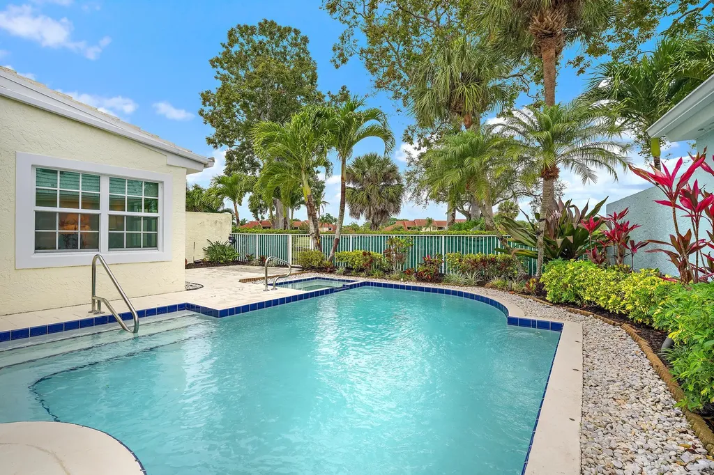 18 Windsor Lane Palm Beach Gardens FL 33418