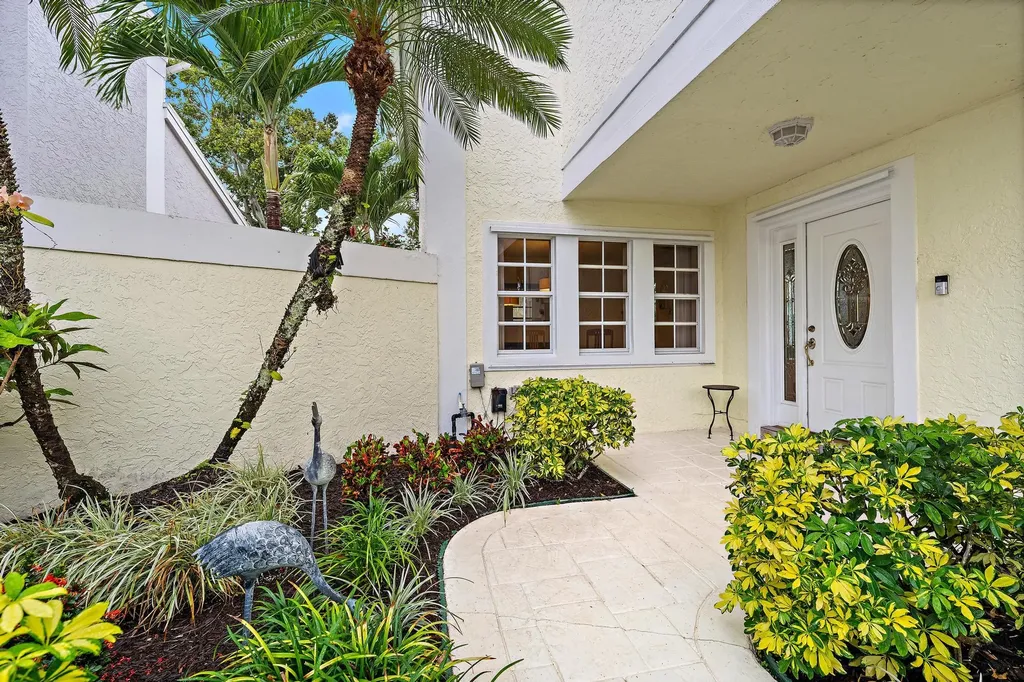 18 Windsor Lane Palm Beach Gardens FL 33418