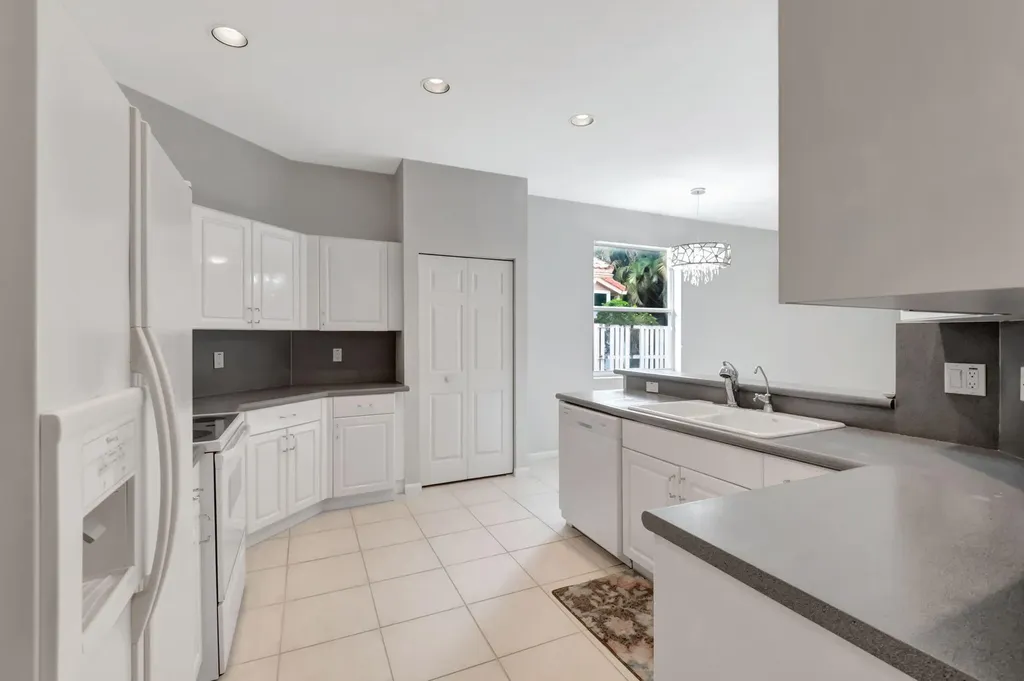 5916 Seashell Terrace Boynton Beach FL 33437