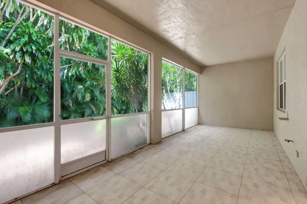 5916 Seashell Terrace Boynton Beach FL 33437