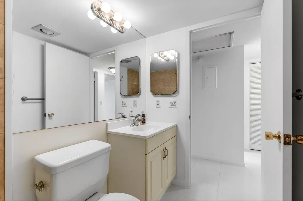 3010 Guildford A Boca Raton FL 33434