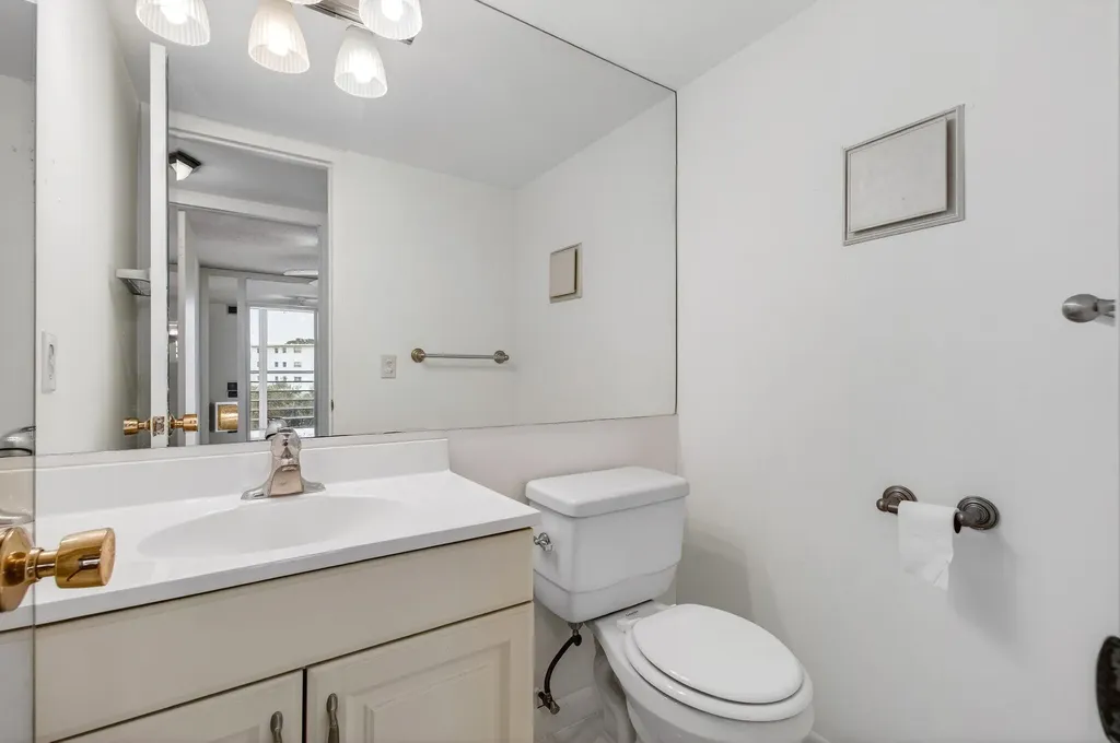3010 Guildford A Boca Raton FL 33434