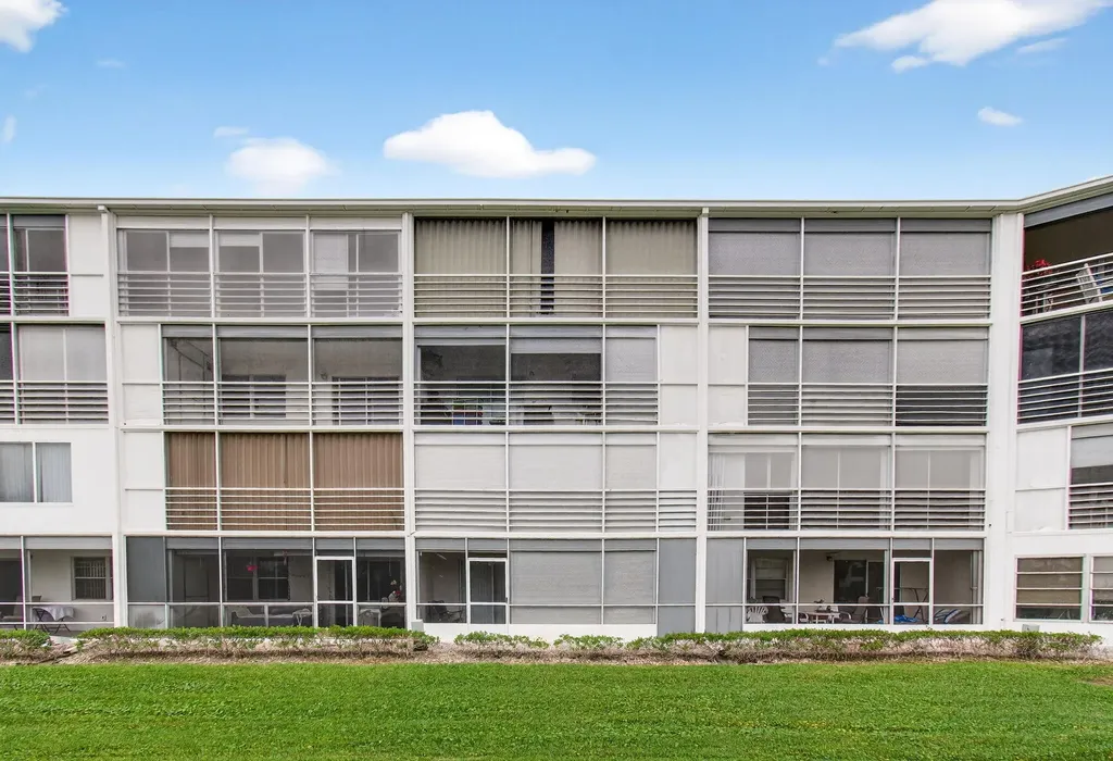 3010 Guildford A Boca Raton FL 33434