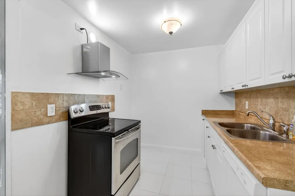 3010 Guildford A Boca Raton FL 33434