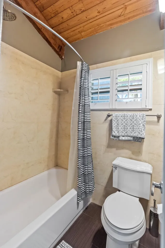 228 NE 16th Terrace Fort Lauderdale FL 33301