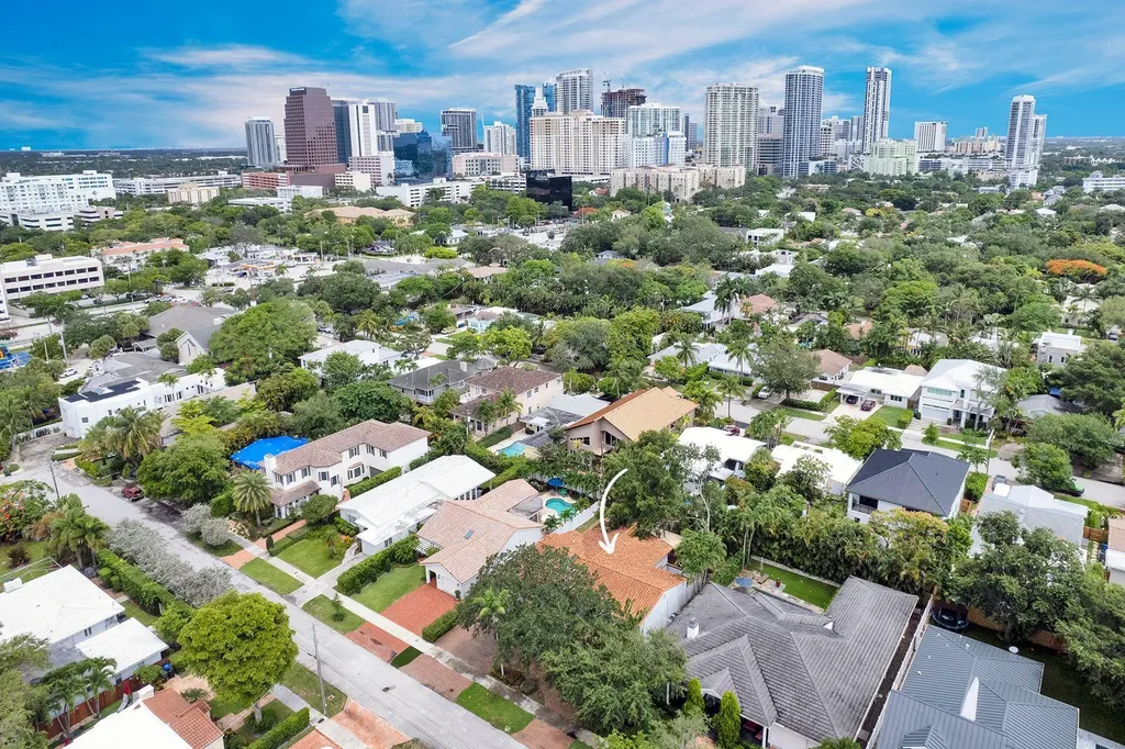 805 SE 10th Street Fort Lauderdale FL 33316