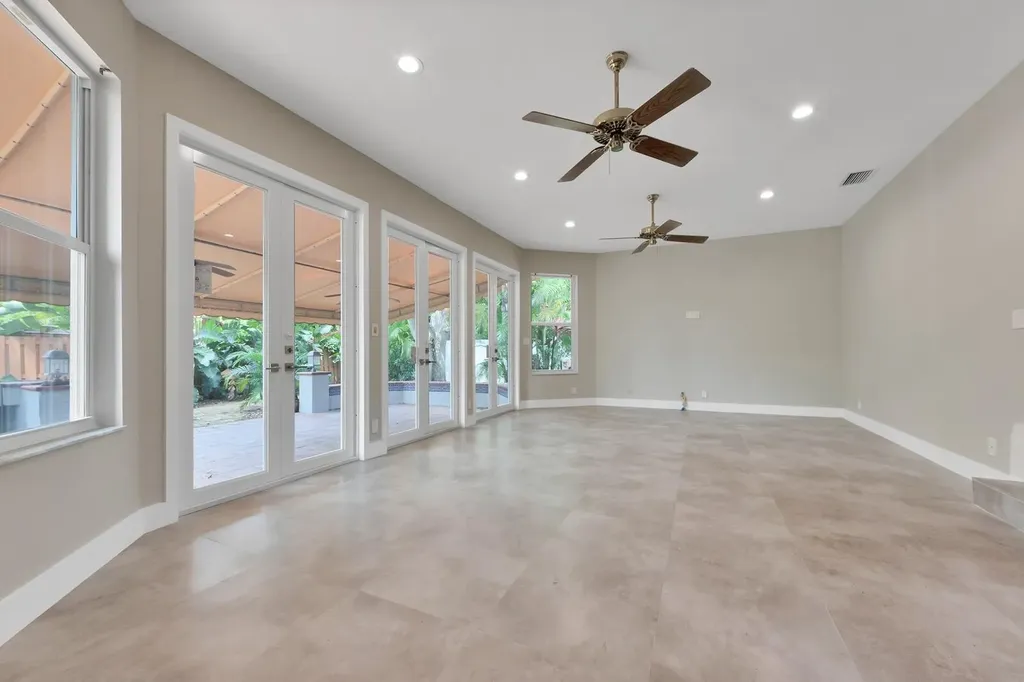805 SE 10th Street Fort Lauderdale FL 33316