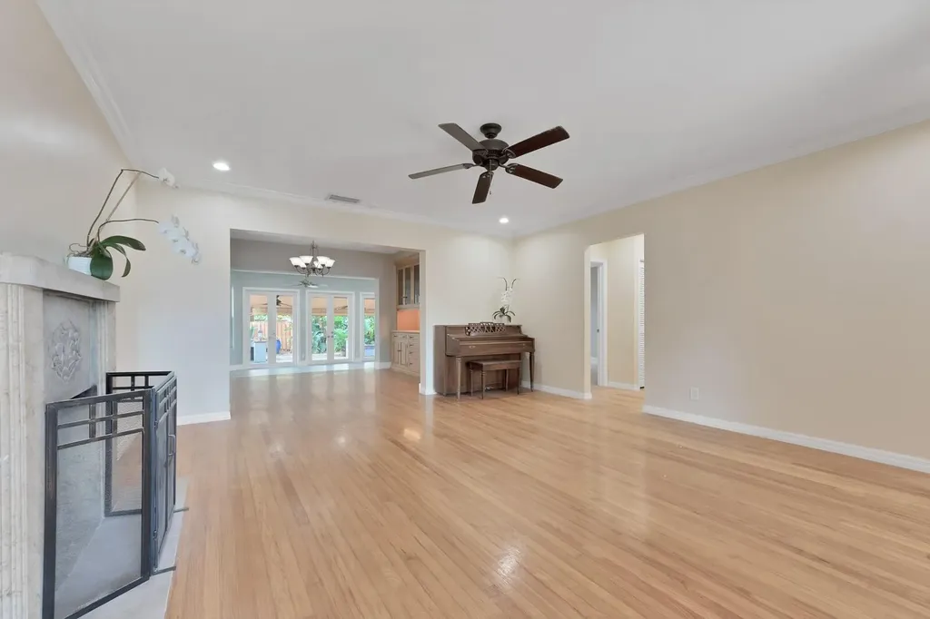 805 SE 10th Street Fort Lauderdale FL 33316