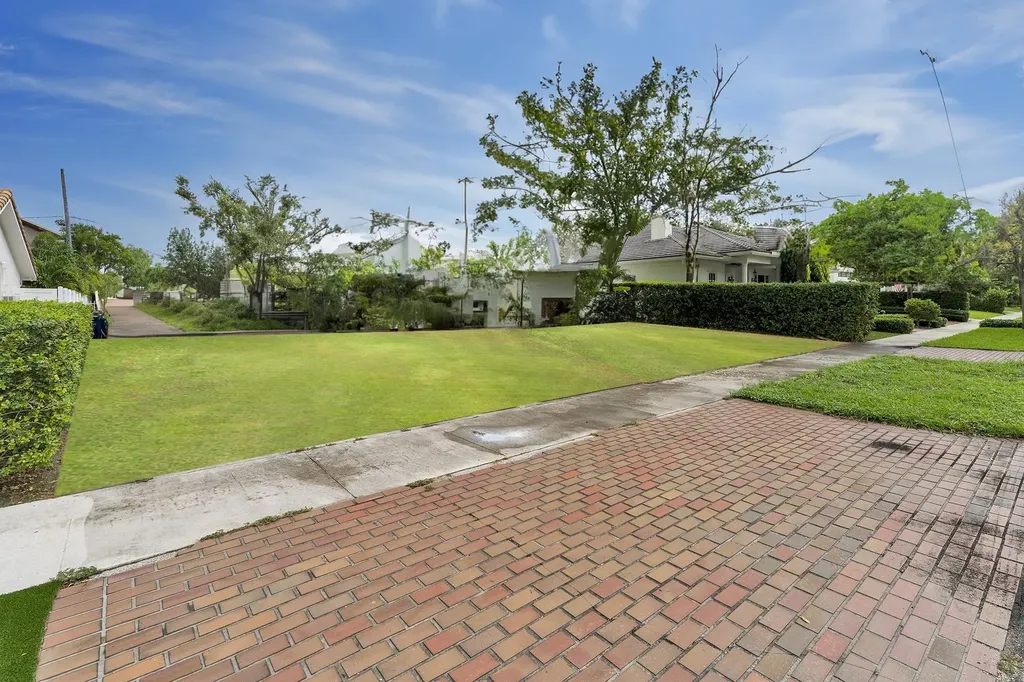 805 SE 10th Street Fort Lauderdale FL 33316