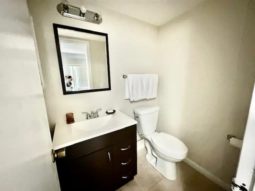 588 Mansfield N Boca Raton FL 33434