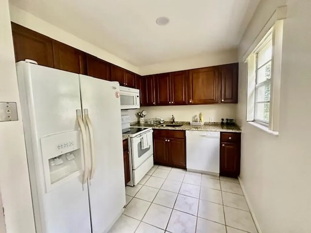 588 Mansfield N Boca Raton FL 33434