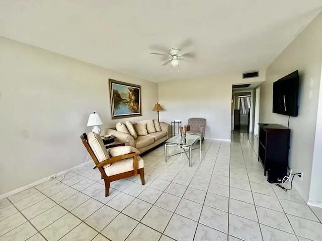 588 Mansfield N Boca Raton FL 33434