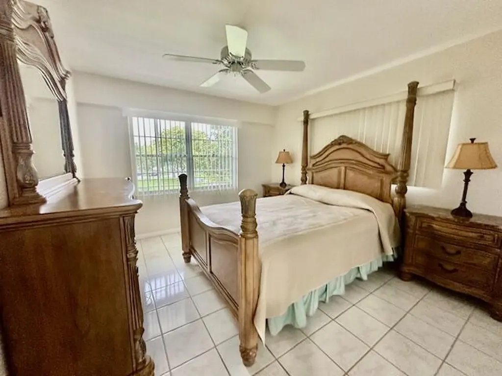 588 Mansfield N Boca Raton FL 33434