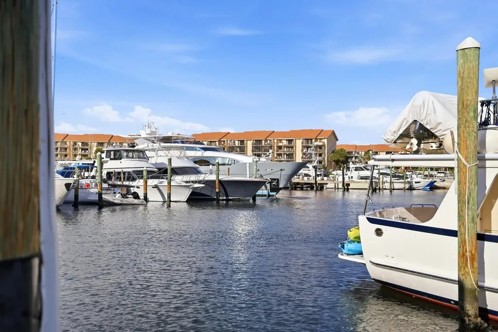 2101 Marina Isle Way Jupiter FL 33477
