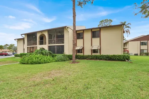 338 Knotty Pine Circle Greenacres FL 33463