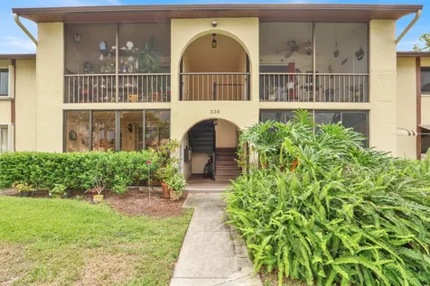 338 Knotty Pine Circle Greenacres FL 33463