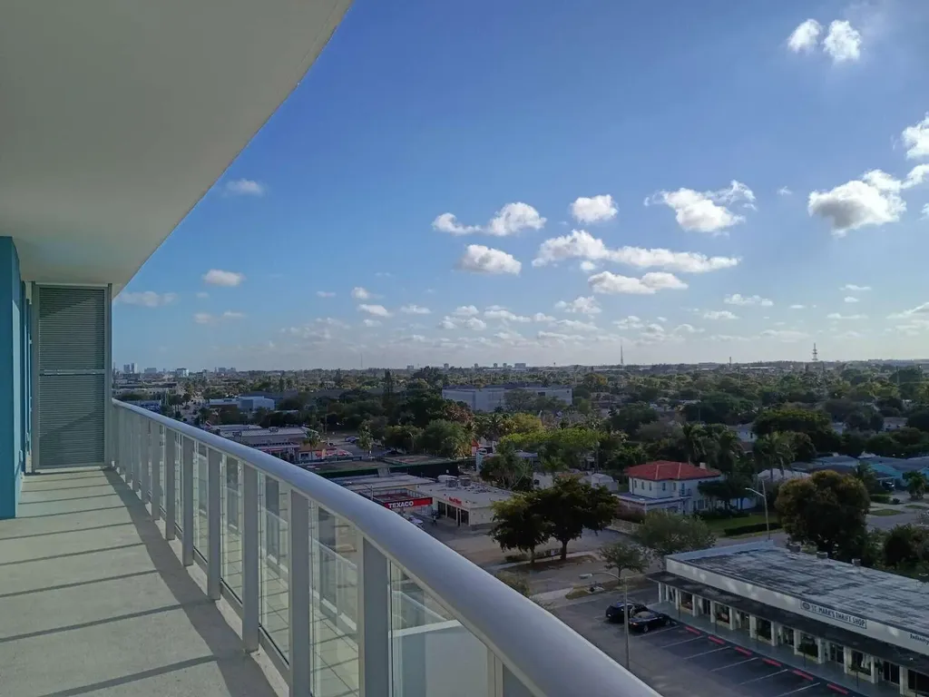 220 Lake Shore Drive West Palm Beach FL 33403