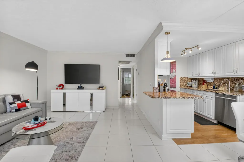 3085 E Exeter E Boca Raton FL 33434
