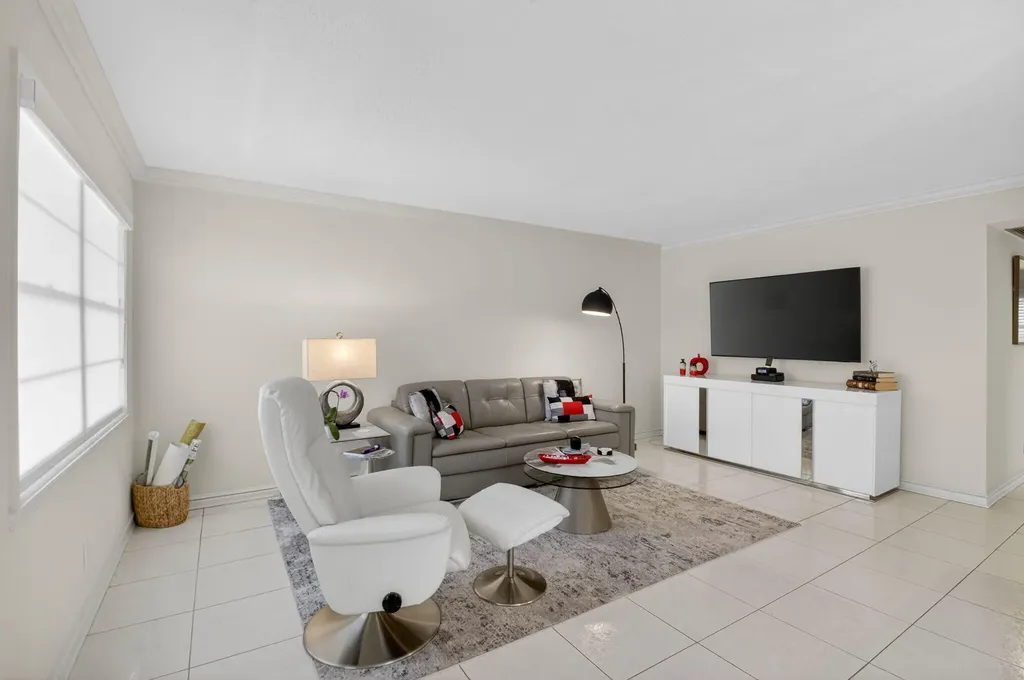 3085 E Exeter E Boca Raton FL 33434