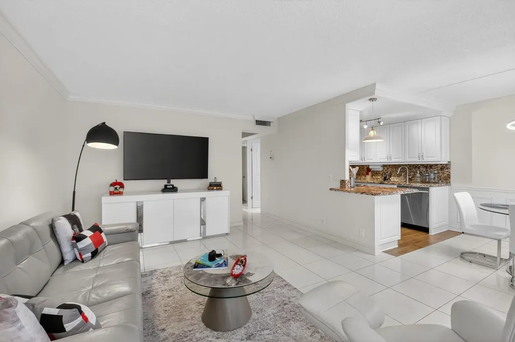 3085 E Exeter E Boca Raton FL 33434
